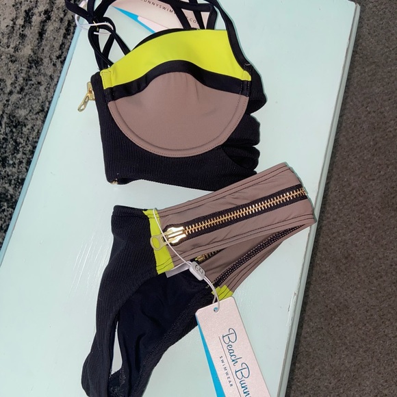 Beach Bunny π€ Endless Summer bikini set - Picture 5 of 7